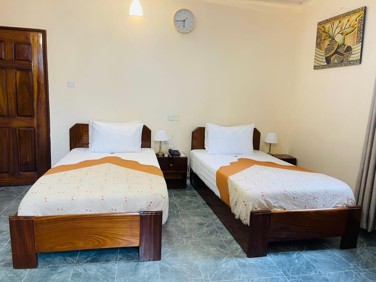 Hotel Barmoi Фритаун Экстерьер фото