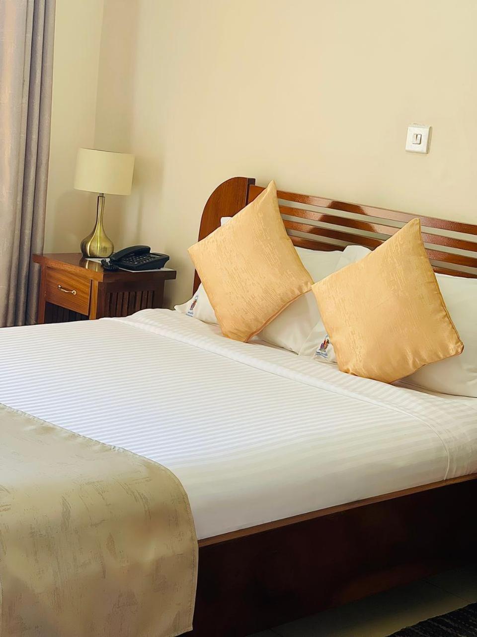 Hotel Barmoi Фритаун Экстерьер фото