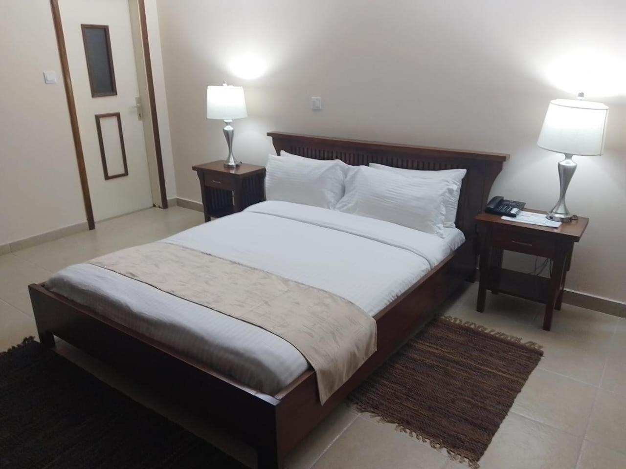 Hotel Barmoi Фритаун Экстерьер фото